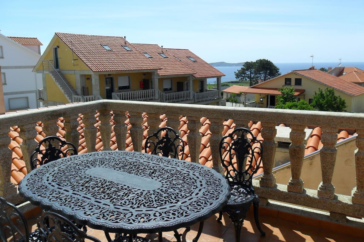 Family Penthouse, 3 Bedrooms, Sea View, Sea Facing | 1 bedroom, down comforters, laptop workspace, blackout drapes