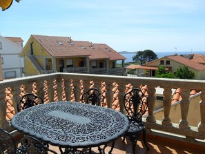 Down duvets, laptop workspace, blackout curtains, iron/ironing board - Apartamentos Aqualecer (Sanxenxo)