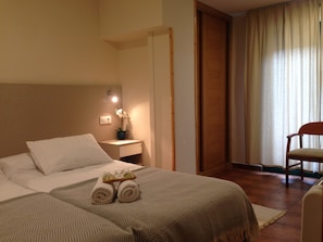 Family Apartment, 2 Bedrooms, Terrace, Ground Floor | Down duvets, laptop workspace, blackout curtains, iron/ironing board - Apartamentos Aqualecer (Sanxenxo)