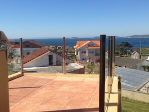 Beach/ocean view - Apartamentos Aqualecer (Sanxenxo)