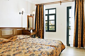 Standard Apartment, Pool View | In-room safe, desk, free cots/infant beds, free WiFi - Prince Apart (Marmaris)