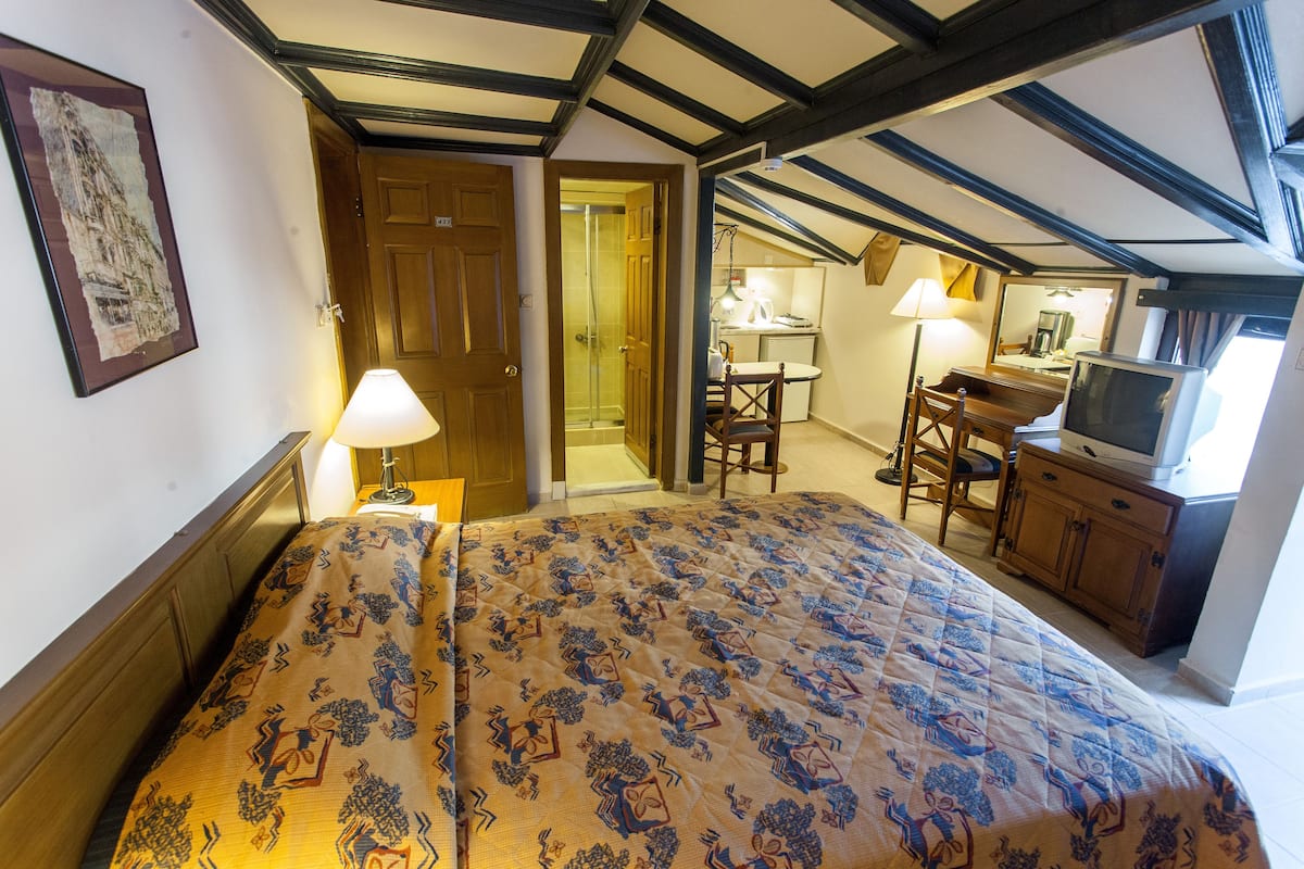 Standard Studio | In-room safe, desk, free cots/infant beds, free WiFi