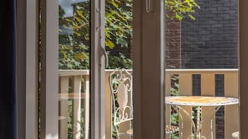 Royal-Suite, 1 Schlafzimmer, Balkon (Monsieur Philippe) | 2 Schlafzimmer, Daunenbettdecken, Minibar, Schreibtisch
