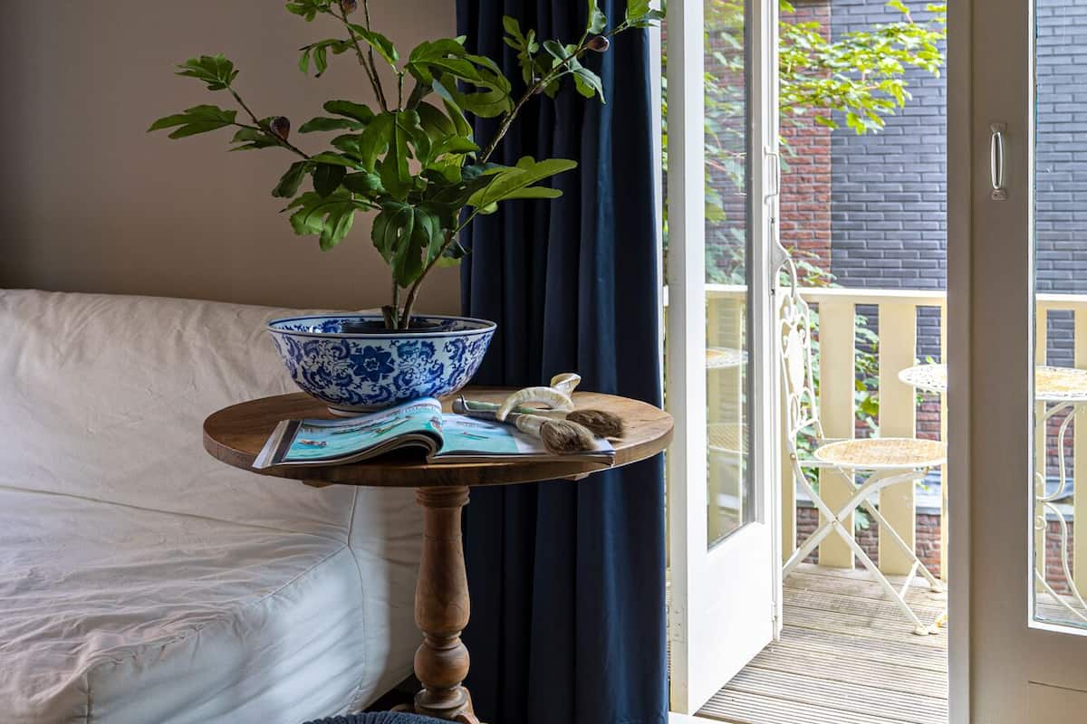 Suite royale, 1 chambre, balcon (Monsieur Philippe) | 2 chambres, couette en duvet, minibar, bureau
