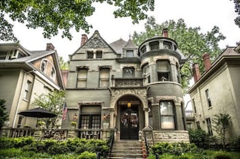 Inn at St James Court