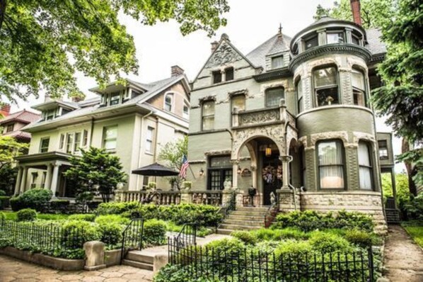 Front of property - Inn at St James Court (Louisville)