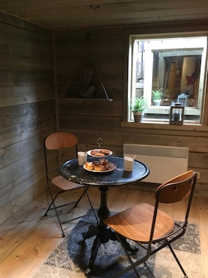 Wasserkocher mit Kaffee-/Teezubehör