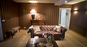 Una televisión de pantalla plana