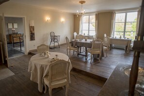 Desayuno bufé gratuito y diario