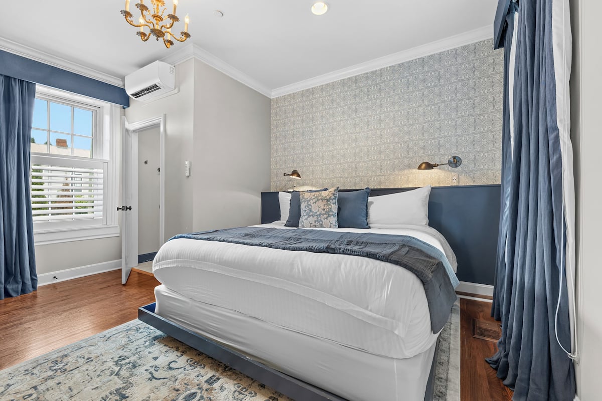 Deluxe Single Room, Ensuite (02. The Polk)