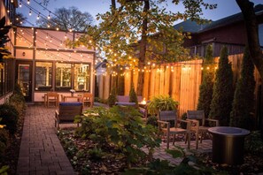 Façade de l’hébergement - soirée/nuit