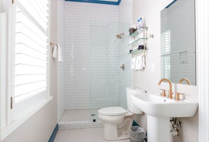 Bathroom - Germantown Inn (Nashville)