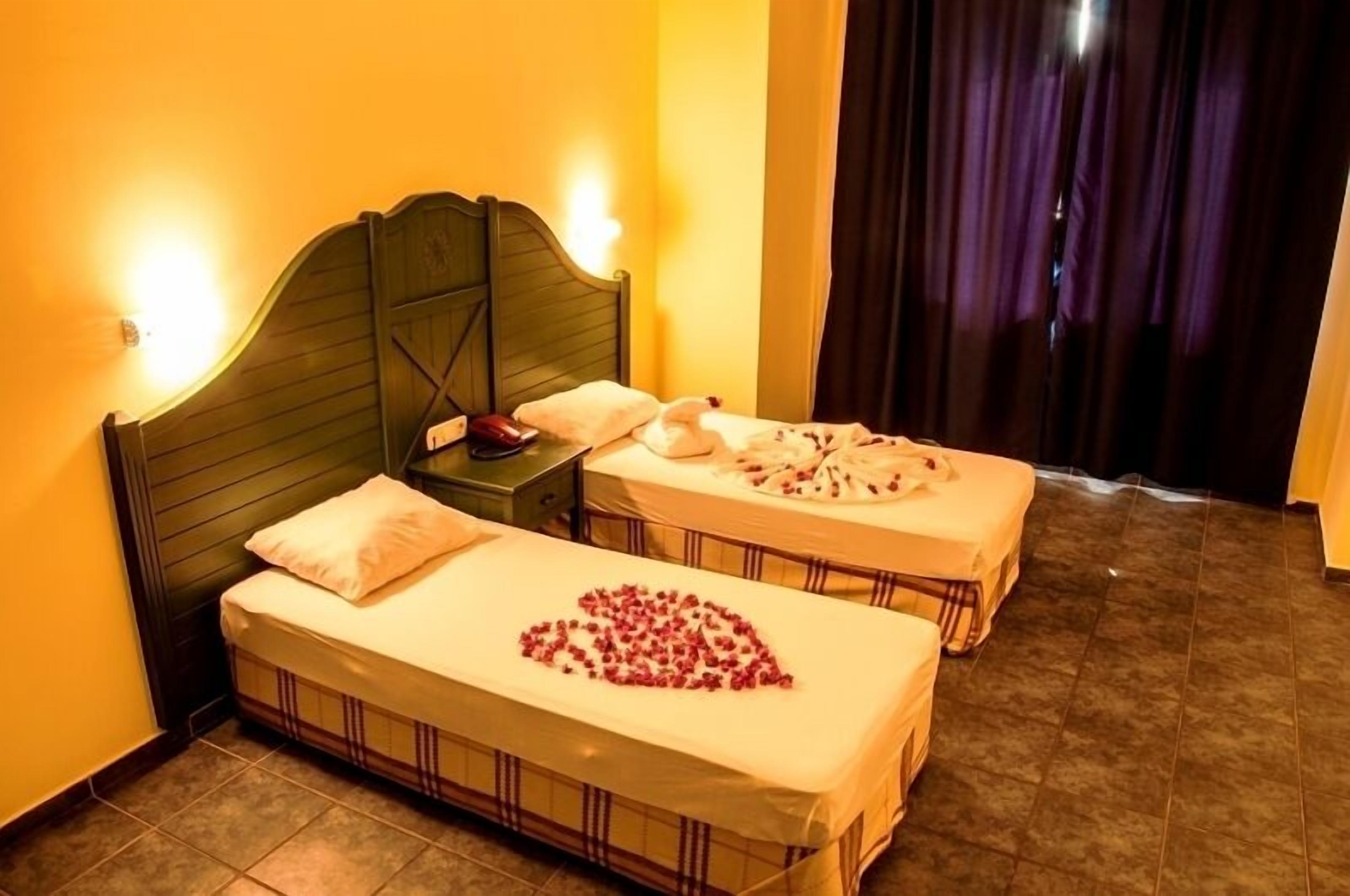 Apartment, 1 Bedroom | 1 bedroom, in-room safe, desk, WiFi (surcharge)