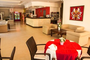 Lobby sitting area - Sunway Apart Hotel (Alanya)