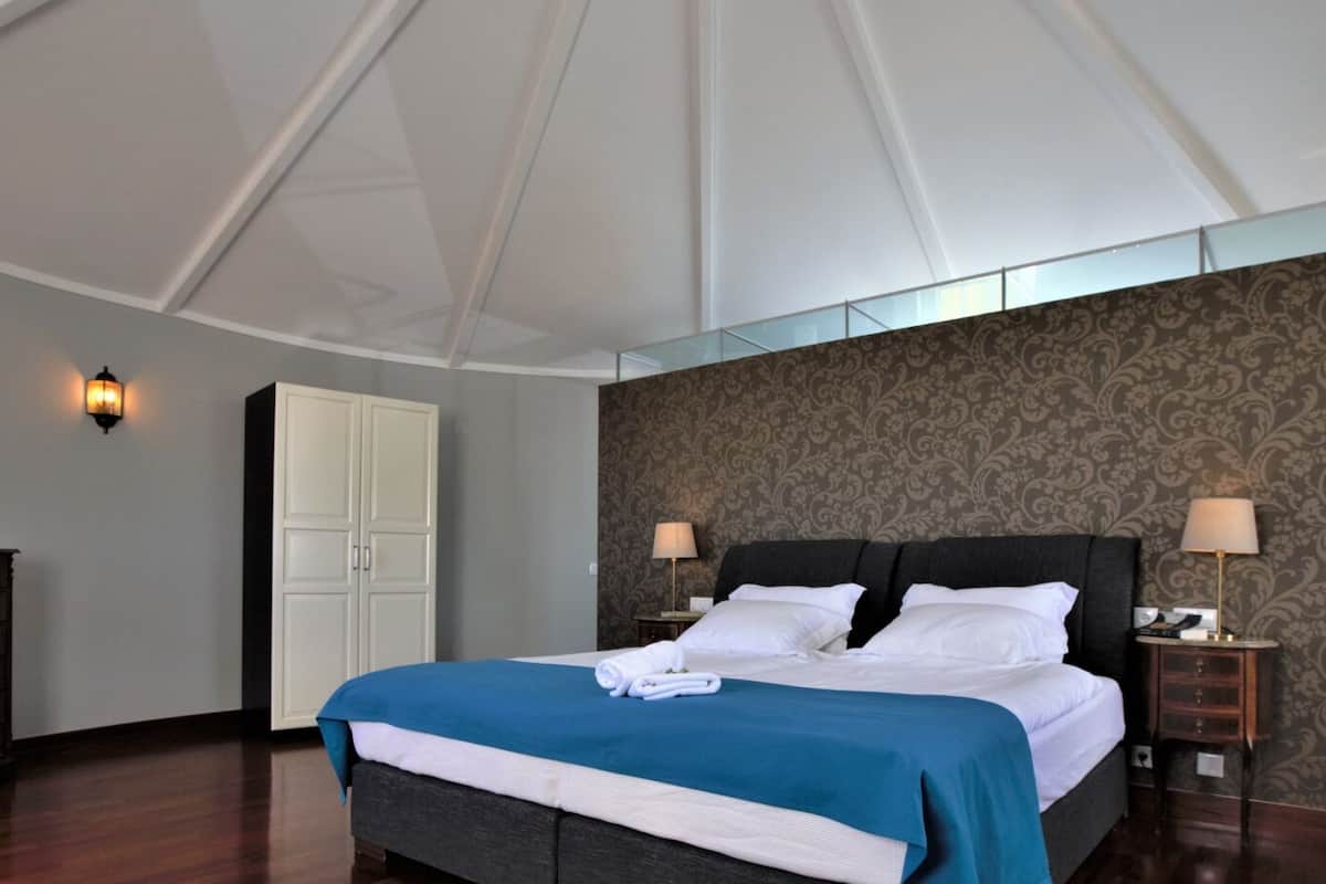 Honeymoon Studio Suite, 1 Bedroom, Sea View (Dom Henrique o Navegador) | 1 bedroom, premium bedding, minibar, individually decorated