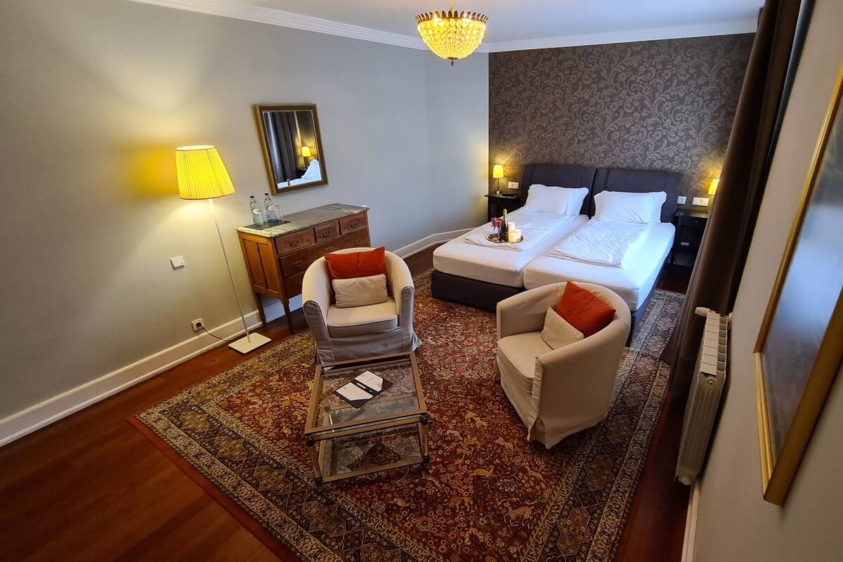 Kahden hengen comfort-huone, 1 makuuhuone, näköala puutarhaan | Ylelliset vuodevaatteet, minibaari, yksilöllisesti sisustettu