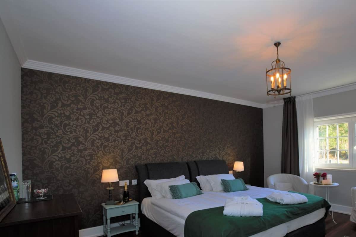 1 bedroom, premium bedding, minibar, individually decorated