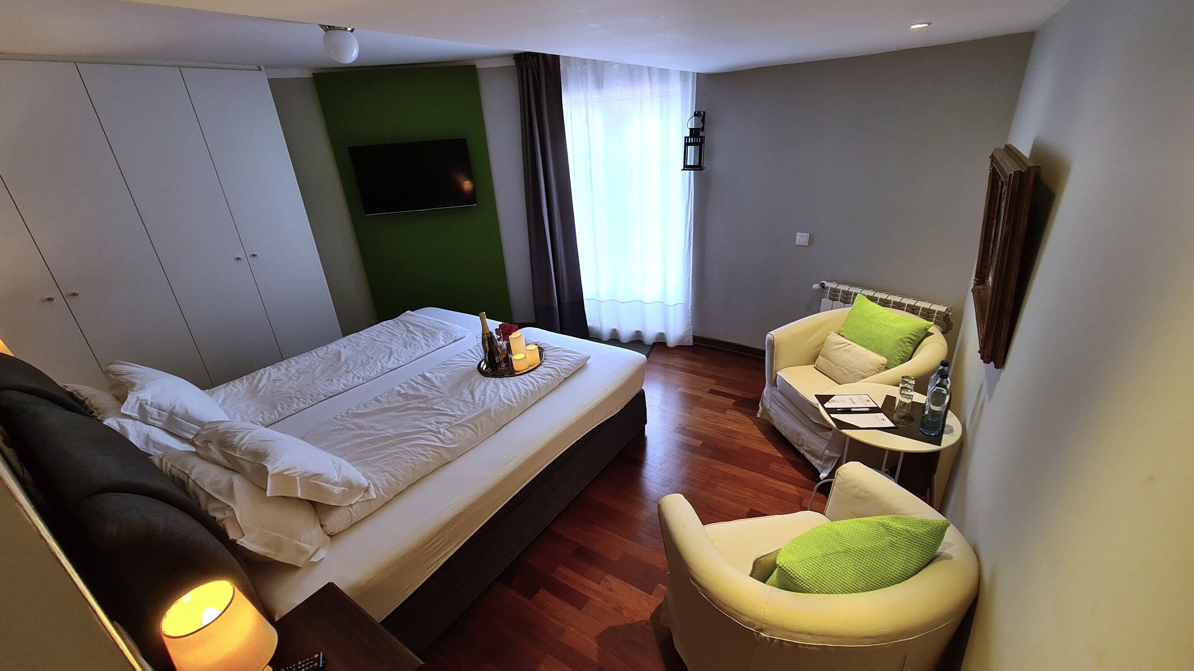 Kahden hengen romanttinen huone, 1 makuuhuone, terassi (Fernando Pessoa) | Ylelliset vuodevaatteet, minibaari, yksilöllisesti sisustettu