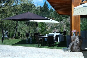 Terrace/patio - Quinta do Medronheiro Hotel Rural (Viseu)