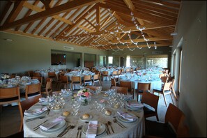 Indoor wedding - Quinta do Medronheiro Hotel Rural (Viseu)