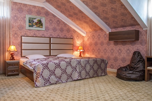 City Line Boutique Hotel
