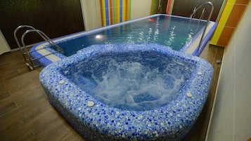 Bain à remous intérieur