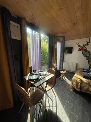 Romantic Studio Suite, 1 Bedroom, Terrace | Premium bedding, minibar, laptop workspace, blackout drapes