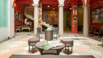 Área de estar no saguão