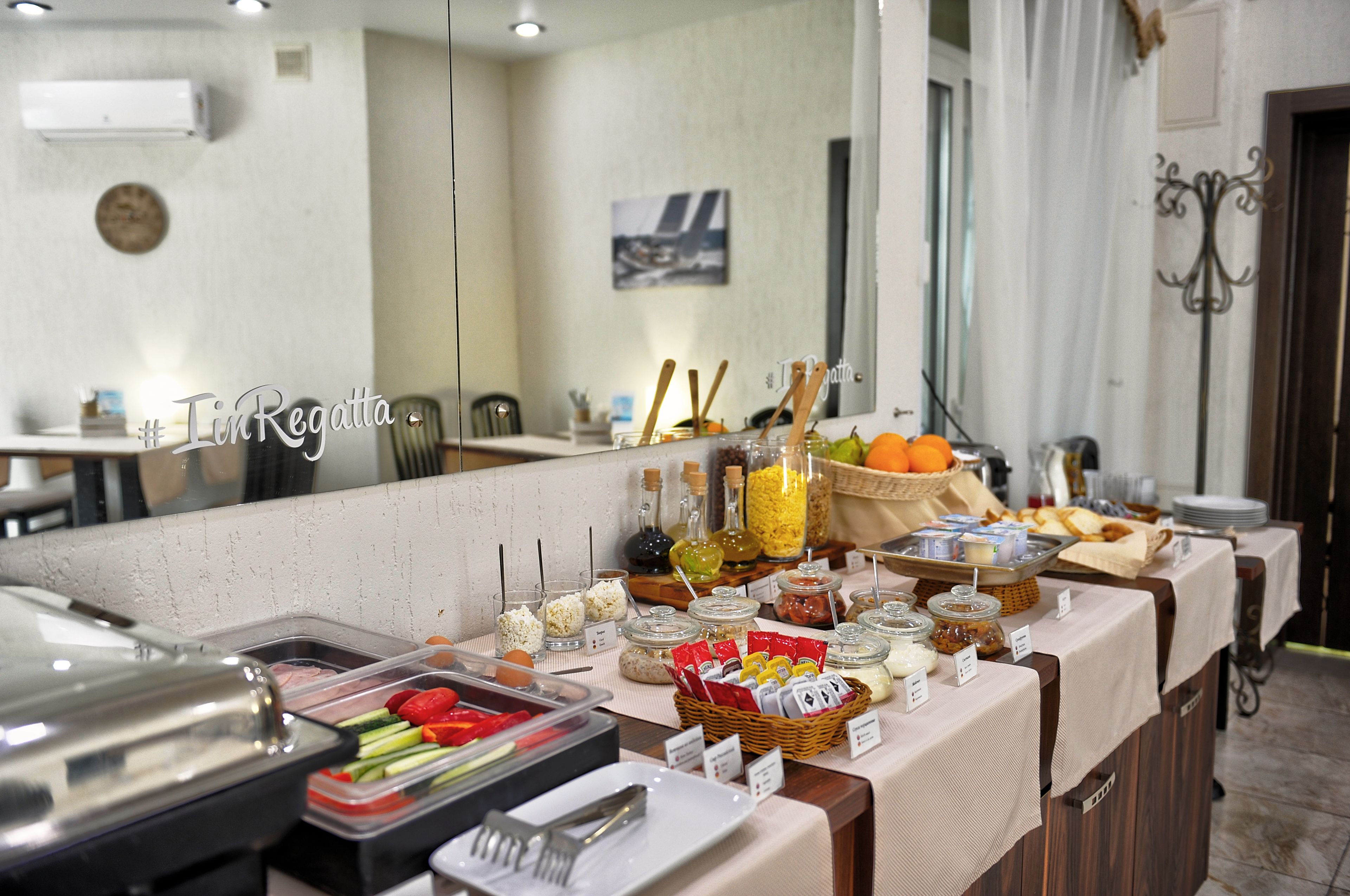 Daily buffet breakfast (RUB 500 per person)