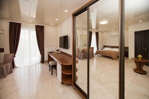 Premium bedding, minibar, in-room safe, desk - Regatta (Ulyanovsk)