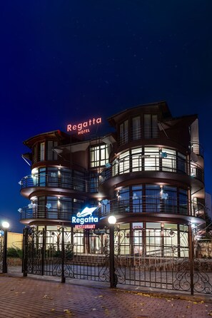 Front of property – evening/night - Regatta (Ulyanovsk)
