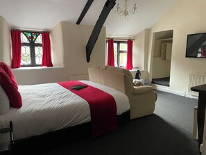 Premium bedding, individually decorated, individually furnished - The Cridford Inn (Newton Abbot)