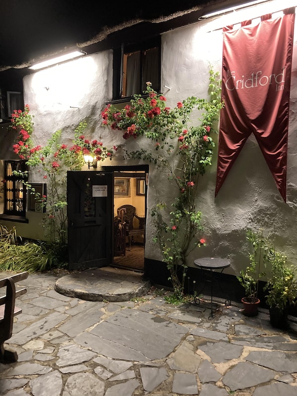 Exterior - The Cridford Inn (Newton Abbot)