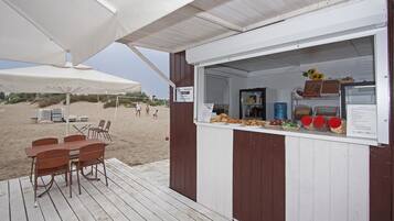 Private beach nearby, white sand, free beach shuttle, sun-loungers