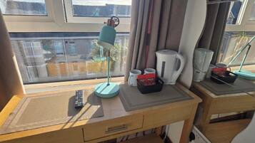 Economy-Doppelzimmer, Gemeinschaftsbad (Budget) | Bügeleisen/Bügelbrett, kostenloses WLAN, Bettwäsche