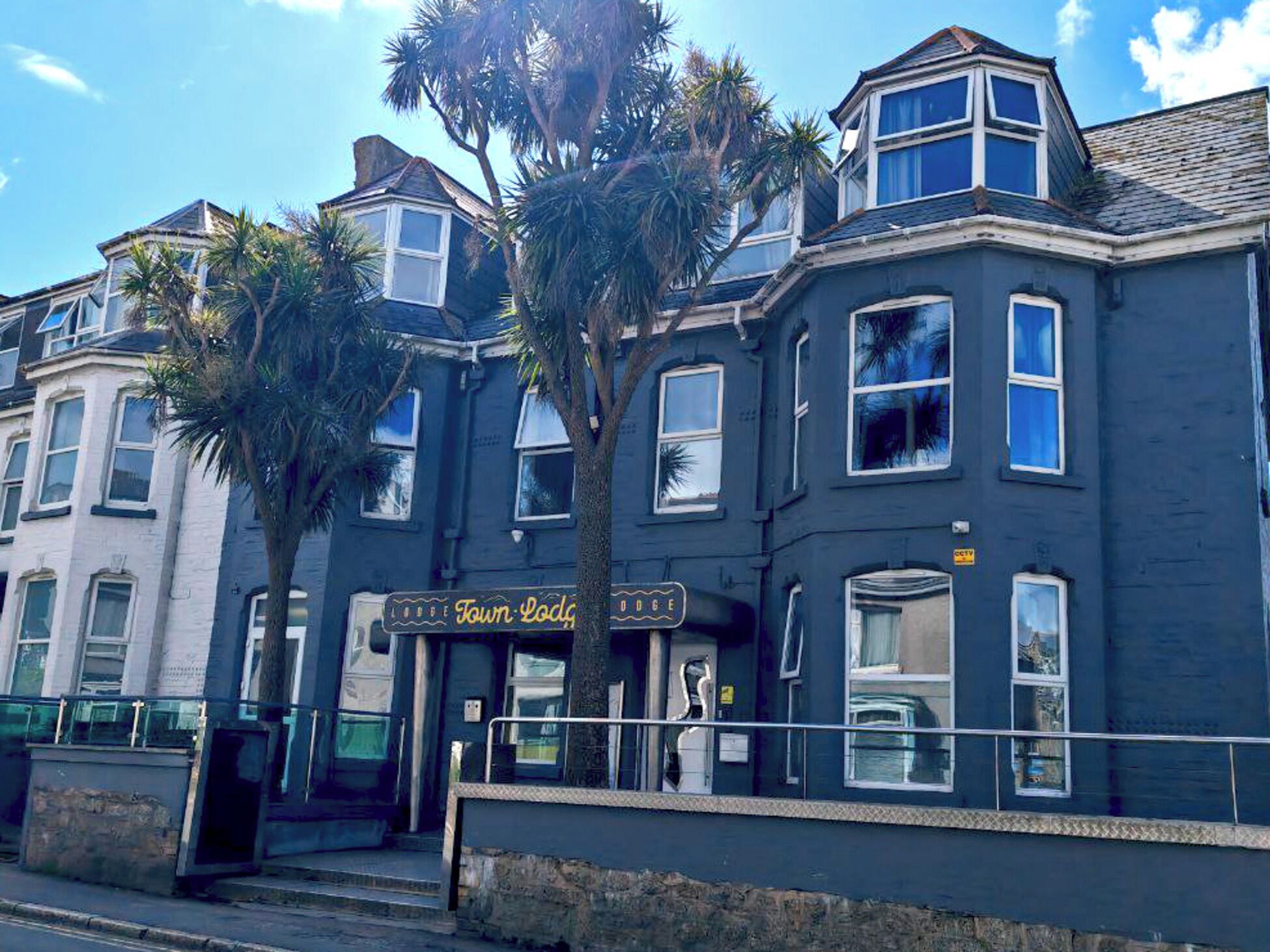 Mặt tiền nơi lưu trú