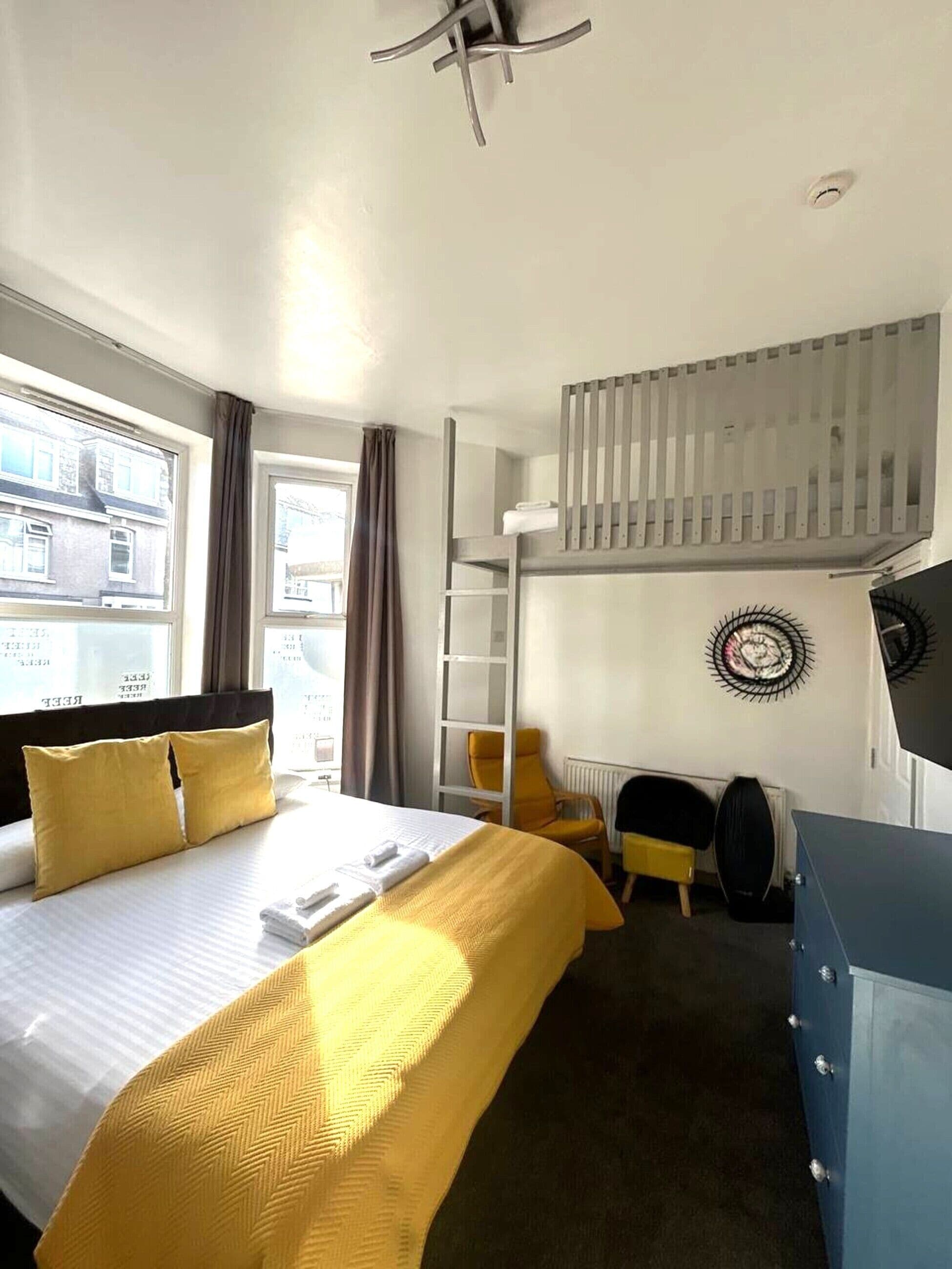 Family Studio, Kitchenette | Iron/ironing board, free WiFi, bed sheets