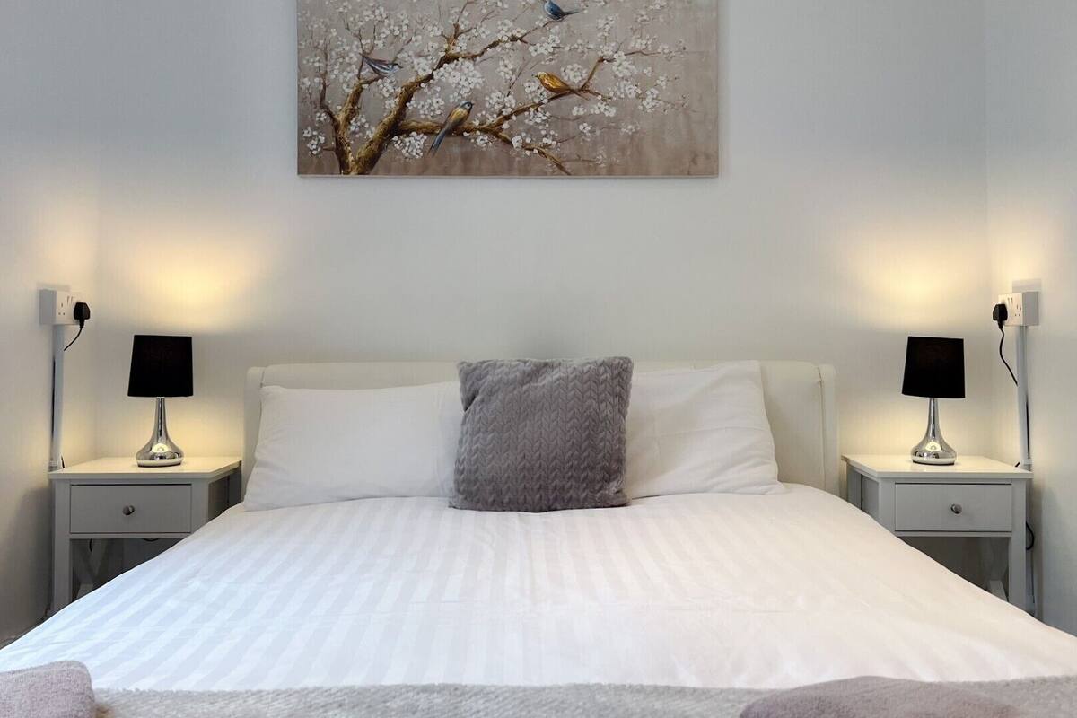 Standard Triple Room | Iron/ironing board, free WiFi, bed sheets