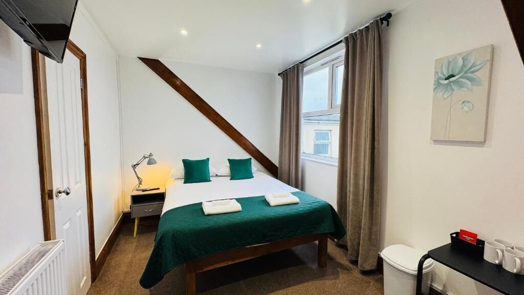 Comfort Quadruple Room (Shower) | Iron/ironing board, free WiFi, bed sheets