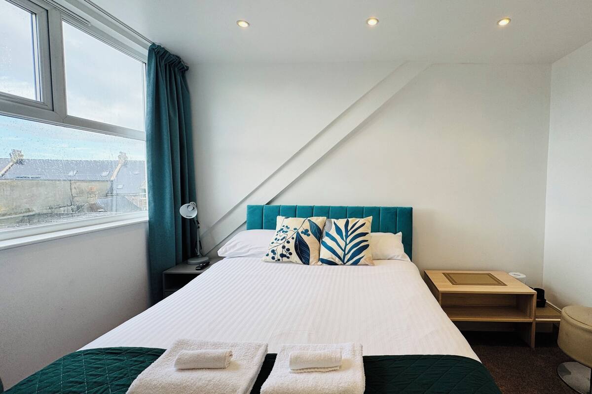 Family Room | Iron/ironing board, free WiFi, bed sheets