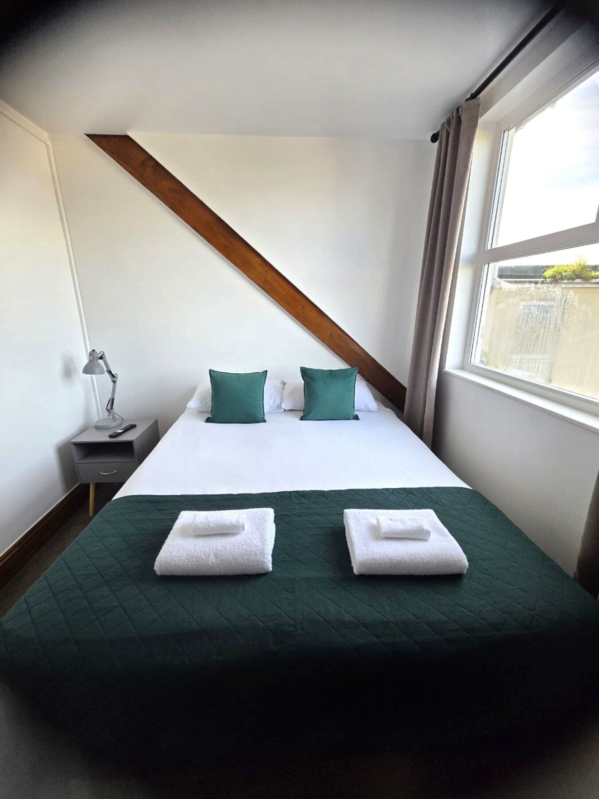 Comfort Quadruple Room (Shower) | Iron/ironing board, free WiFi, bed sheets