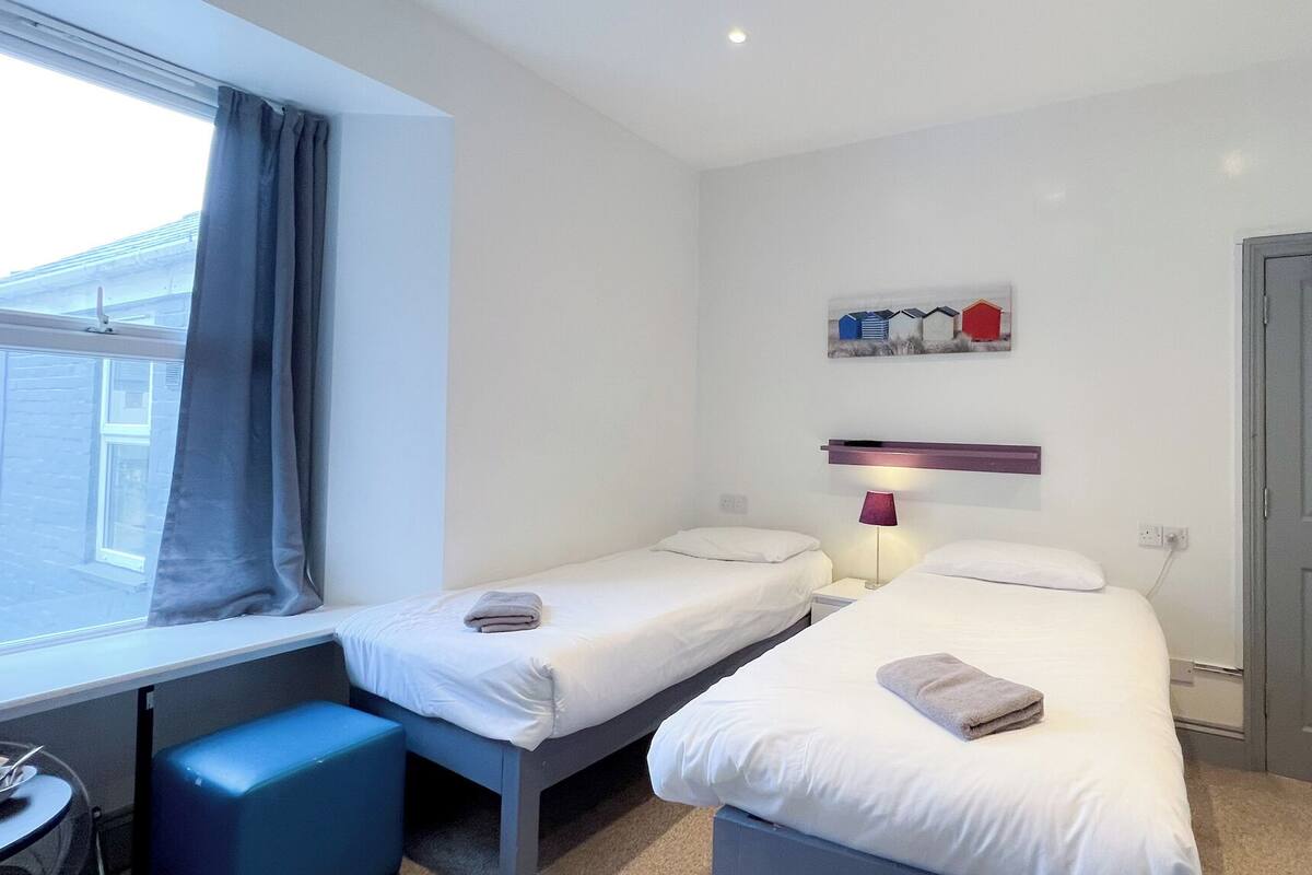 Standard Quadruple Room (Shower) | Iron/ironing board, free WiFi, bed sheets