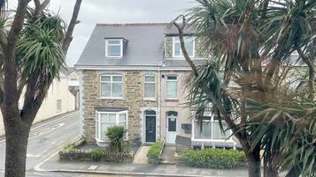 Economy Twin Room, Shared Bathroom (Budget) | Street view