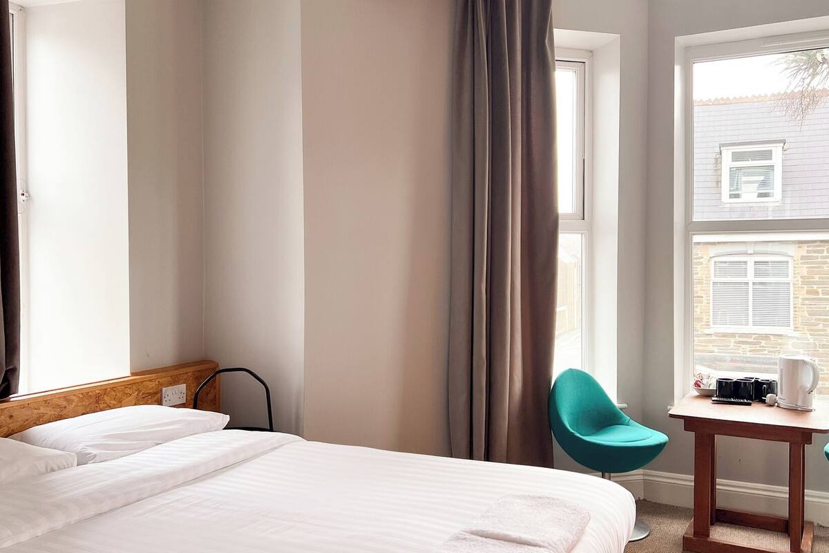 Chambre Quadruple Supérieure | Fer et planche à repasser, Wi-Fi gratuit, draps fournis