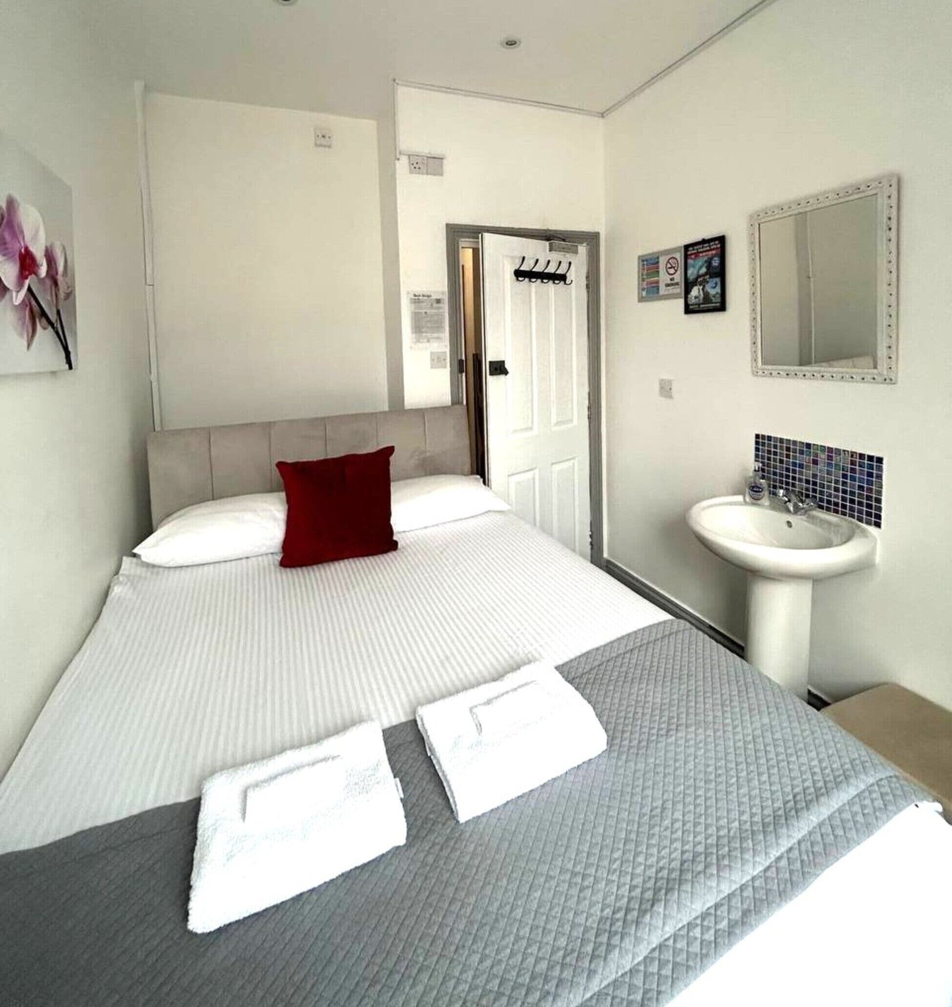 Economy Double Room, Shared Bathroom (Budget) | Iron/ironing board, free WiFi, bed sheets