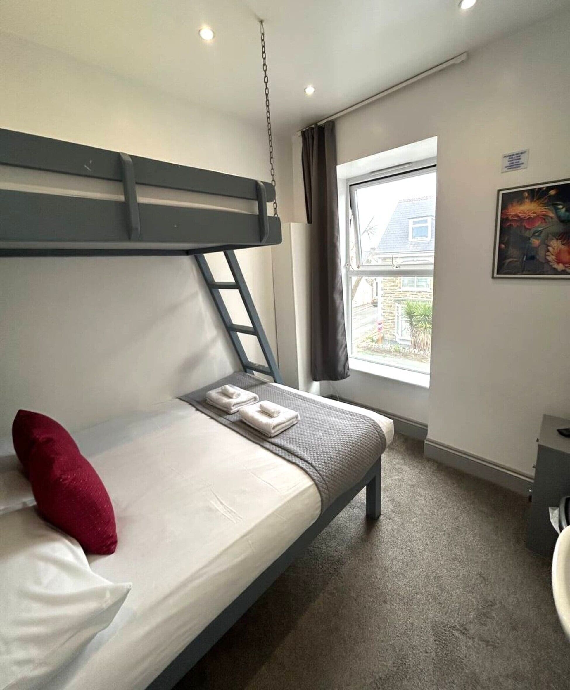 Economy Twin Room, Shared Bathroom (Budget) | Iron/ironing board, free WiFi, bed sheets