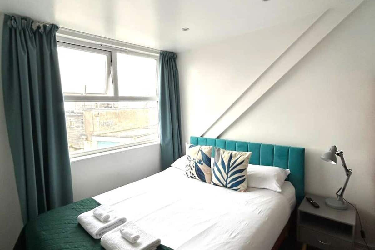 标准双人房 | 熨斗/熨板、免费 WiFi、床单