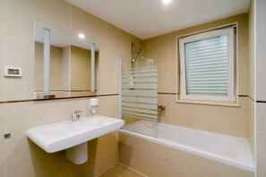 Apartamento Deluxe, 2 habitaciones, terraza | 1 dormitorio y wifi gratis