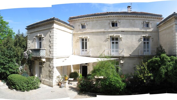 A large, historic building with a symmetrical facade, multiple windows, and a central balcony. - Hotel du Parc - Montpellier (Montpellier)