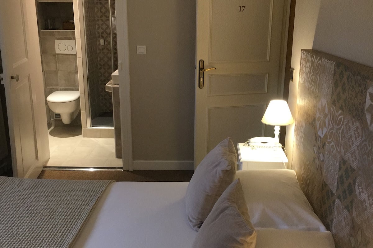 Minibar, desk, iron/ironing board, free WiFi
